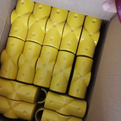 Conector T Cross Tee de fibra de vidrio con protección UV para tuberías de cercas de FRP de 36 mm y 50 mm