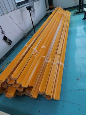 Profil de ángulo de GFRP cortado a medida para soporte estructural a prueba de corrosión 1m-11.6m longitud