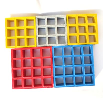 Cortar pasarela de rejilla aislada procesada 38x38mm Rejilla de FRP para pasarelas duraderas