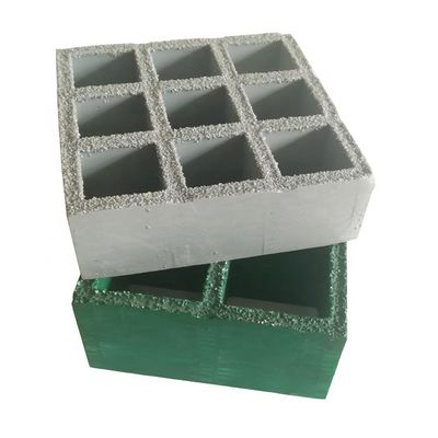 Rejillas de plástico reforzadas con fibra de vidrio para soluciones de pisos exteriores antideslizantes