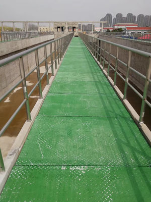 Rejillas de pasarela de molde de FRP con colores personalizados y superficie de arena resistente al deslizamiento
