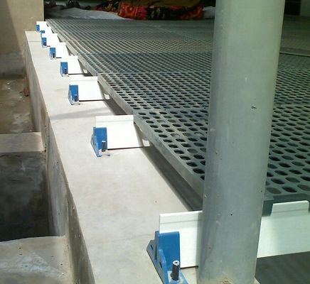 Técnica Las vigas de FRP de pultrusión para el soporte del suelo del ganado procesadas por el servicio de corte