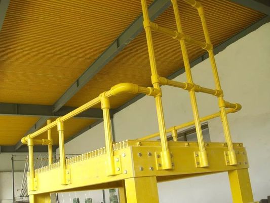 Pista de cercas de fibra de vidrio de diseño tradicional fácil de instalar longitud personalizada para la seguridad