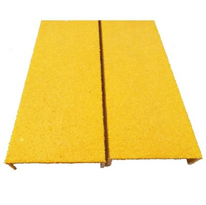 Pistas de escaleras de FRP de superficie rectangular resistente al deslizamiento para escaleras antideslizantes en zonas de alto tráfico