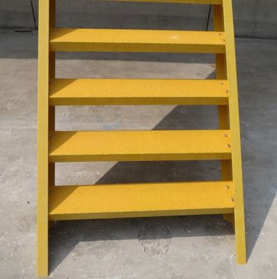 Largo de 1m a 11.6m Pisada de escalera de fibra de vidrio personalizada con FRP de alta resistencia resistente al deslizamiento