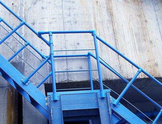 Escaleras de escaleras de fibra de vidrio aisladas industriales Anticorrosión y resistentes para plataforma