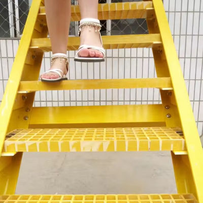 Escaleras aislantes de centrales eléctricas de fibra de vidrio reforzadas de plástico Escaleras de escalones con guía