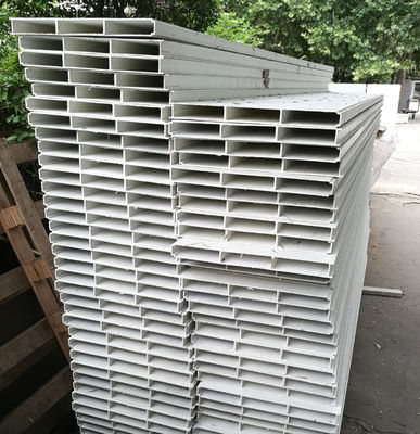 Panel de tablero de cubierta de fibra de vidrio de alta resistencia con acabado con grano de madera 80% de área abierta
