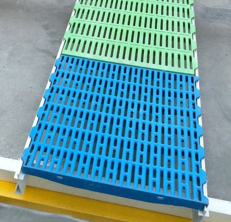 Piso de plástico de malla de tamaño 65x15 mm para cajas de cría/plumas de cerdo
