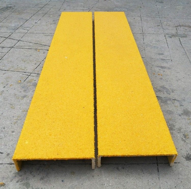 Pistas de escaleras de FRP de superficie rectangular resistente al deslizamiento para escaleras antideslizantes en zonas de alto tráfico