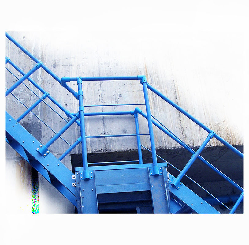 Escaleras aisladas de FRP Barandillas para escaleras de fibra estructuras escalonadas 250 libras Capacidad de peso